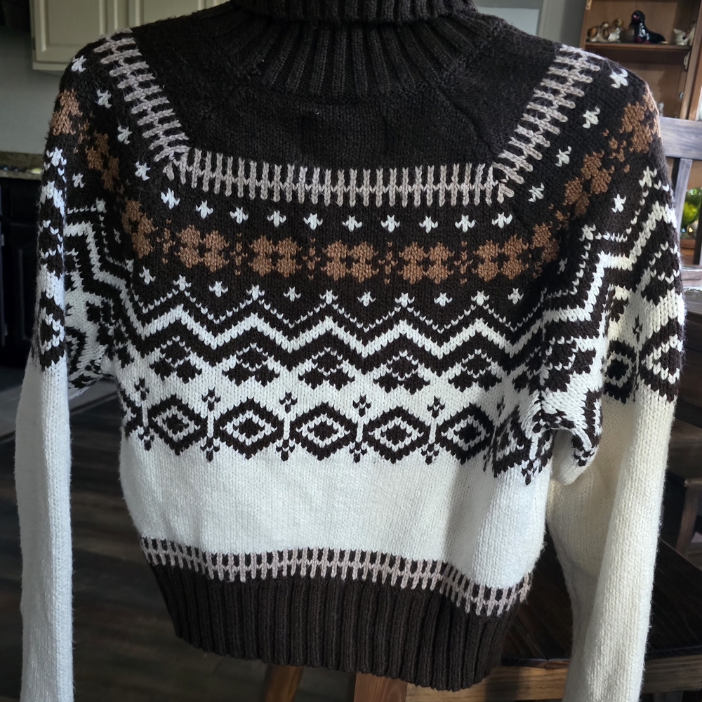 American Eagle Outfitters Brown and Cream Turtleneck Sweater 0069
